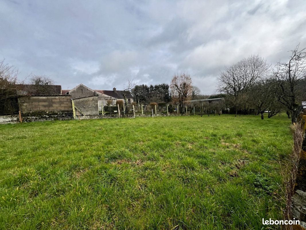 Terrain 1036 m² · à Gesnes-le-Gandelin · 1 036 m² · 23 000 €