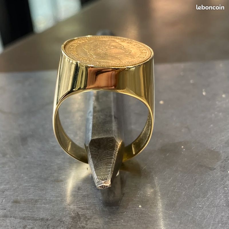 Bague Chevalière 10 Francs Suisse - Acier Inoxydable Doré Or, Finition Belle, Neuf Avec Boîte Cadeau