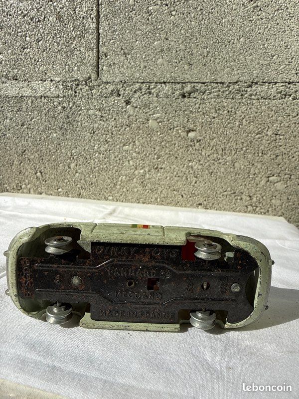 Dinky toys panhard 24 (image 4)