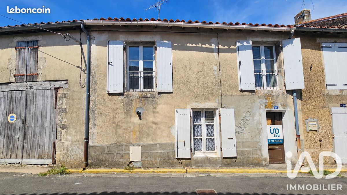 Maison 4 pièces 93 m² · à Ruffec · 93 m² · 69 500 €