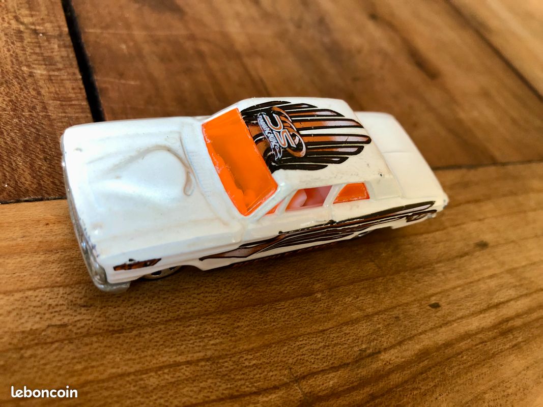 Lot de 10 voitures miniatures Hot Wheels (image 10)