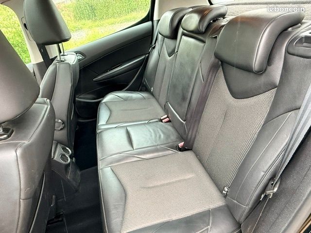 Peugeot 308 1.6 HDi 110ch FAP BVMP6 BLUE LION Navteq (image 9)