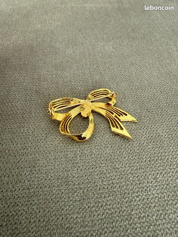 Broche Vintage Gros Nœud – Bijou Rétro Fantaisie Pour Collection
