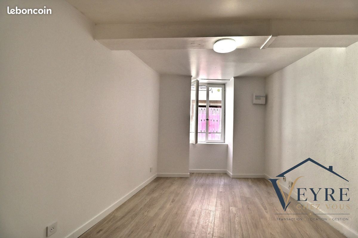 Appartement 1 pièce 16 m² · à Vic-le-Comte · 16 m² · 370 €/mois