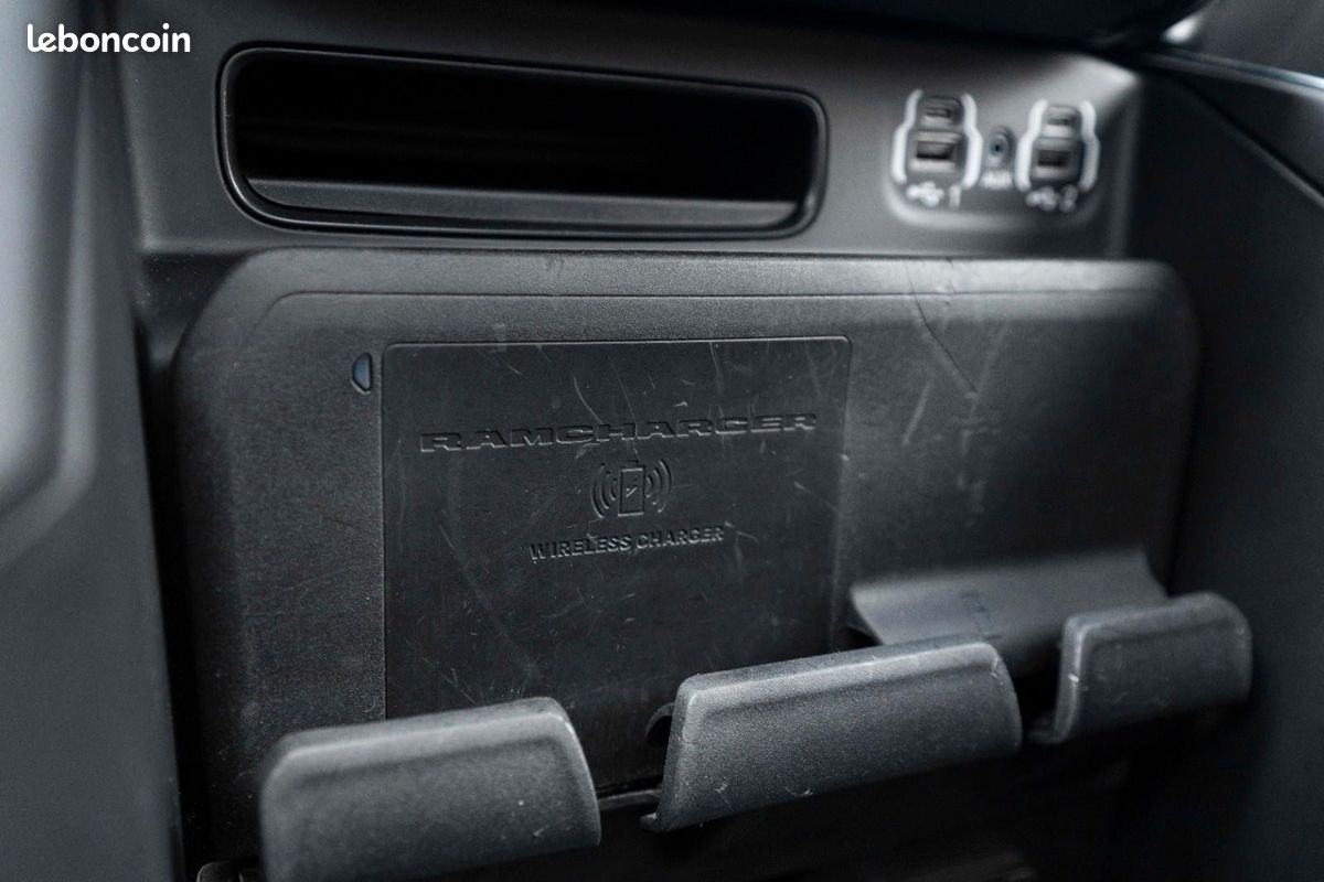 Dodge RAM 1500 Laramie 5.7 V8 HEMI eTorque 401 ch 4x4 – Toit pano – 360° – GPL (image 29)