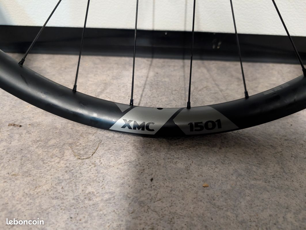 Roue arrière carbone neuve Dt swiss XMC 1501 spline 30,