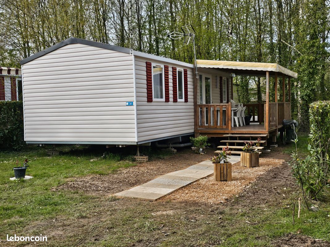 Superbe mobil home 3 chambres Climatisé, Vue Boisé Au Calme - Domaine de Dugny 4* au (image 3)