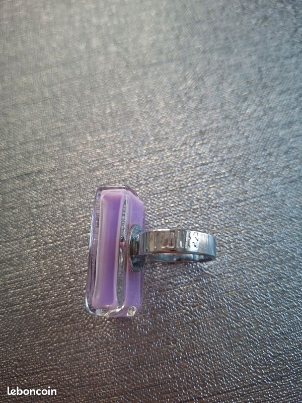 Grande Bague Réglable Style Pylône Avec Sable Violet Emprisonné - Bijou Original