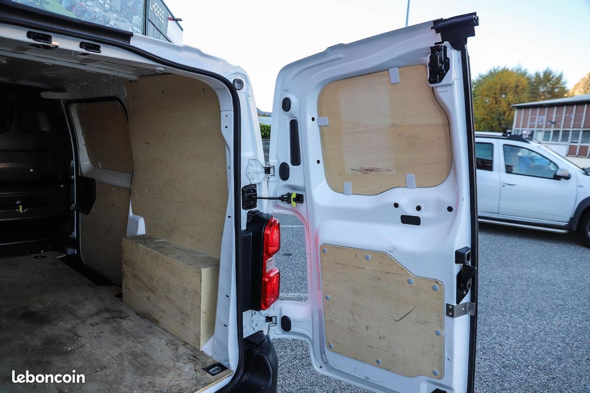 CITROEN JUMPY M 2.0 BlueHDi 180 EAT8 III FOURGON Driver CAMERA GPS (image 40)