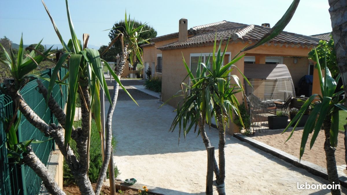 Villa type hacienda avec piscine (image 3)