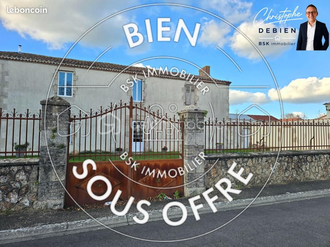 Maison 6 pièces 176 m² · à Fougeré · 176 m² · 99 000 €