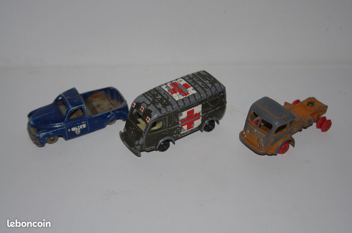 LOT DE 3 VÉHICULES ET UNE REMORQUE CIJ ANCIENS ÉTAT