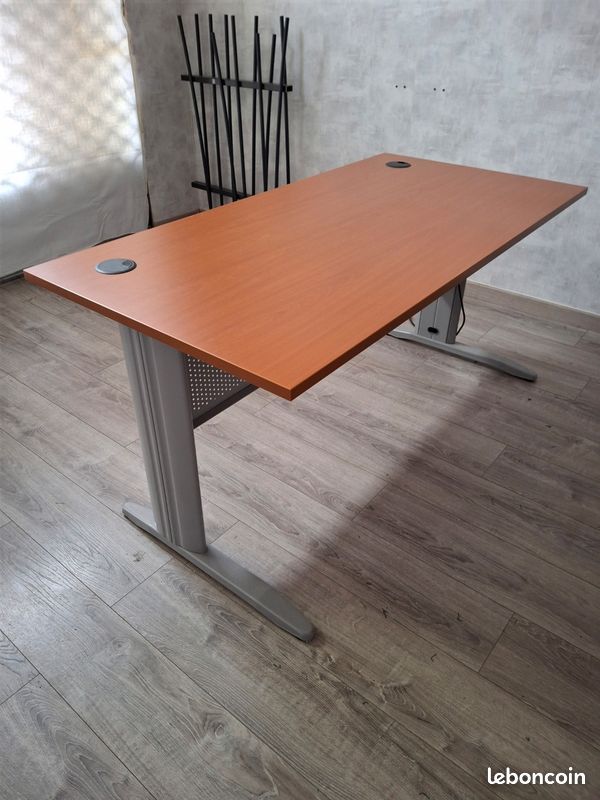 Bureau massif bois et pieds métal design (image 2)