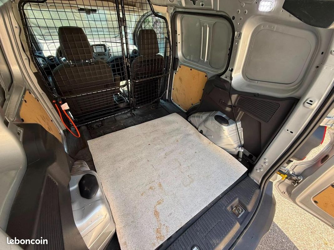 Ford Transit Courier 1.5 EcoBlue 100ch Carplay - Attelage - Pneus AR Neuf - Historique COMPLET (image 18)