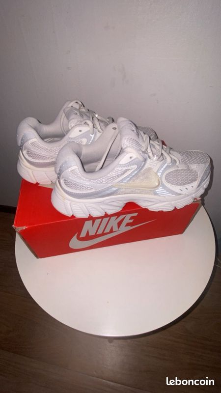 Nike V2K run blanche (image 1)