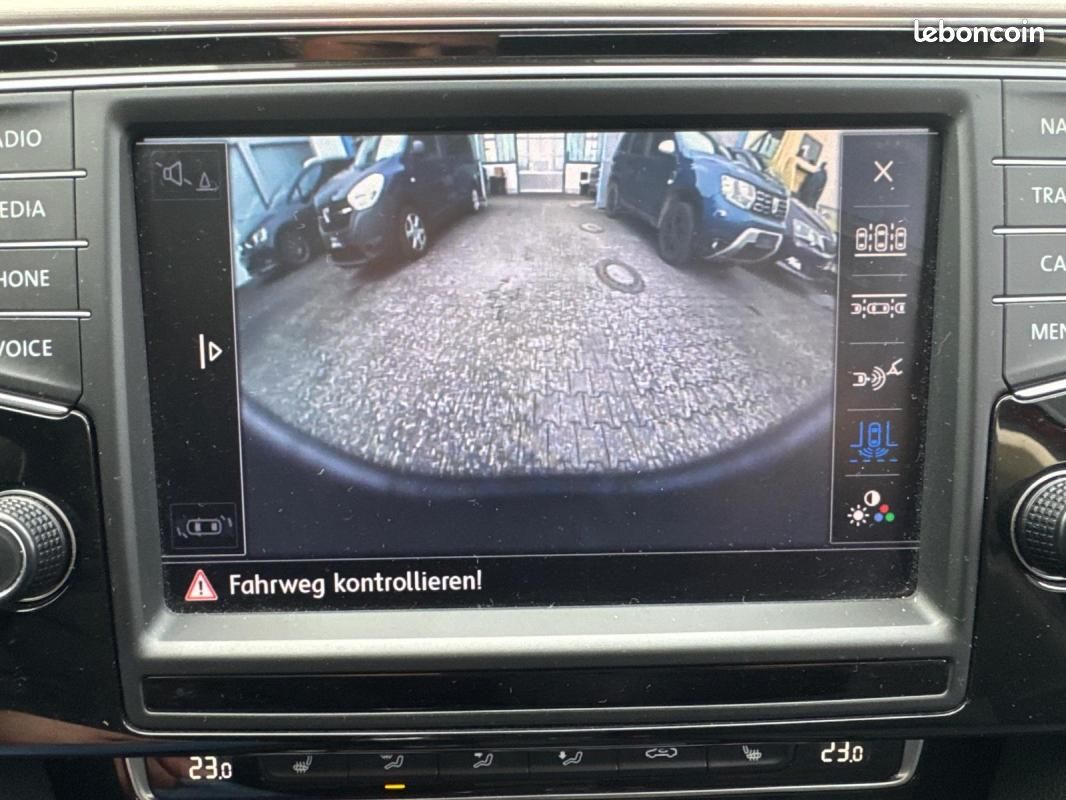 Volkswagen Passat SW Highline 1.4 TSI 150 ch / Virtual Cockpit Toit panoramique Caméra LED (image 27)
