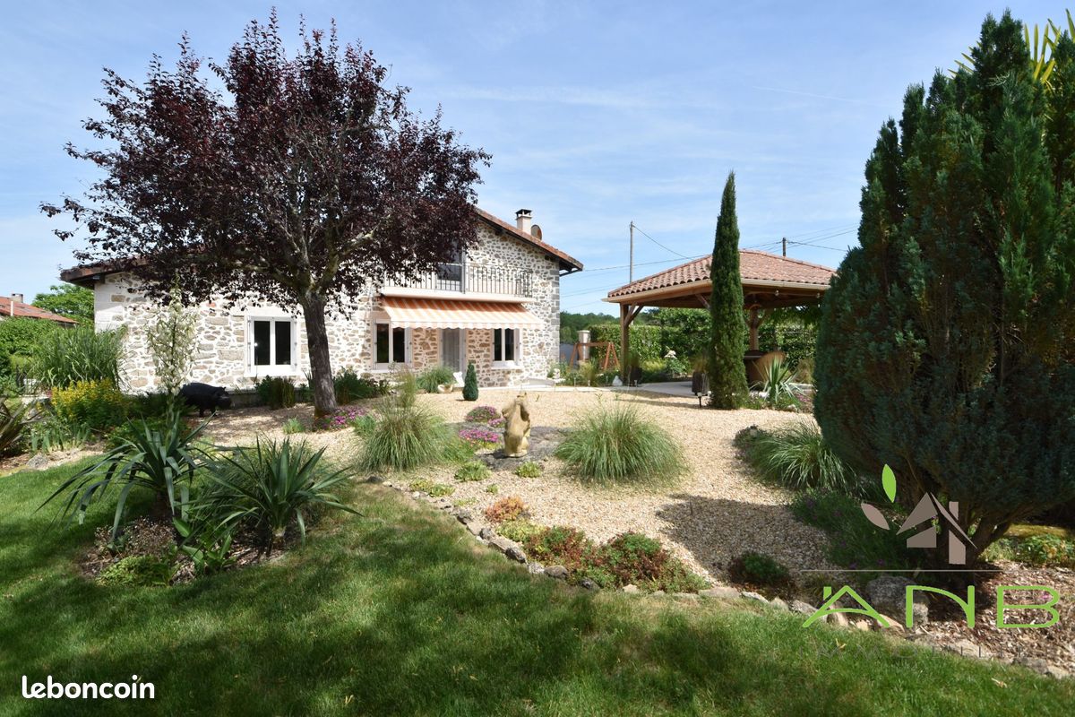 Maison 8 pièces 191 m² · à Busserolles · 191 m² · 288 900 €