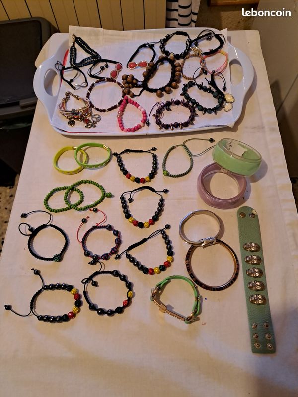 Lot De Bijoux Fantaisie D'occasion - Varié (colliers, Boucles, Bracelets...) - État à Vérifier