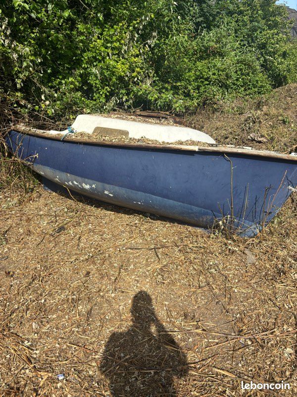 Bateau en fibre à donner (image 3)