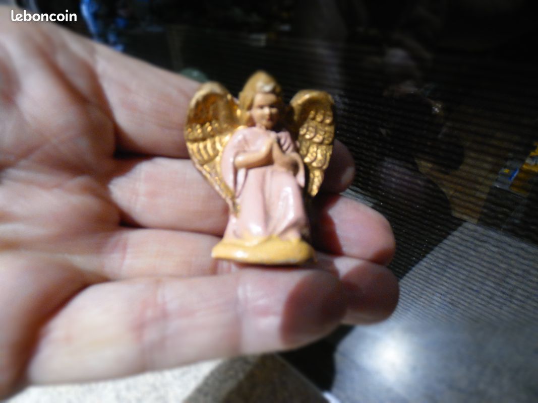 Ancienne statue d'Ange devineau a genoux creche de Noel (image 1)