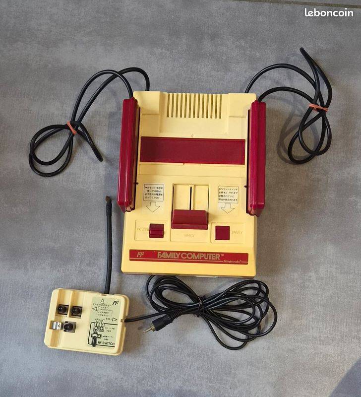 Console Nintendo Famicom en loose (bien lire la description) (image 1)