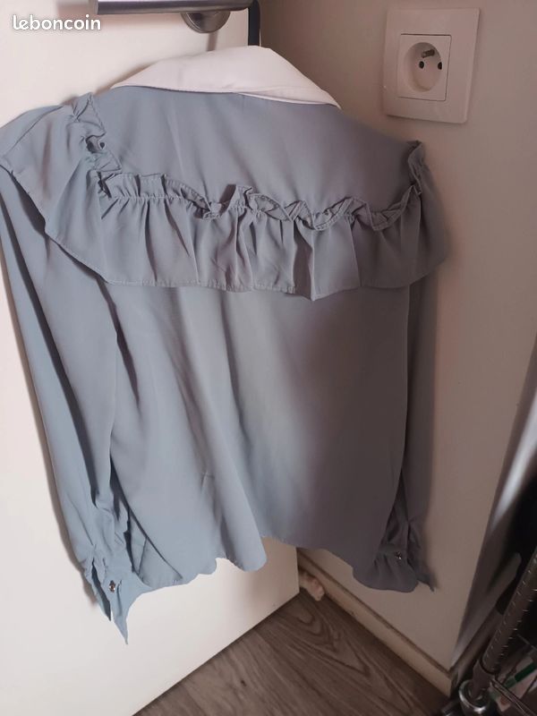 Chemise bleu à volant et dentelle coquette (image 7)