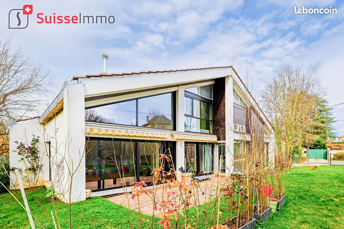 Maison 8 pièces 253 m² · à Montbéliard · 253 m² · 390 000 €