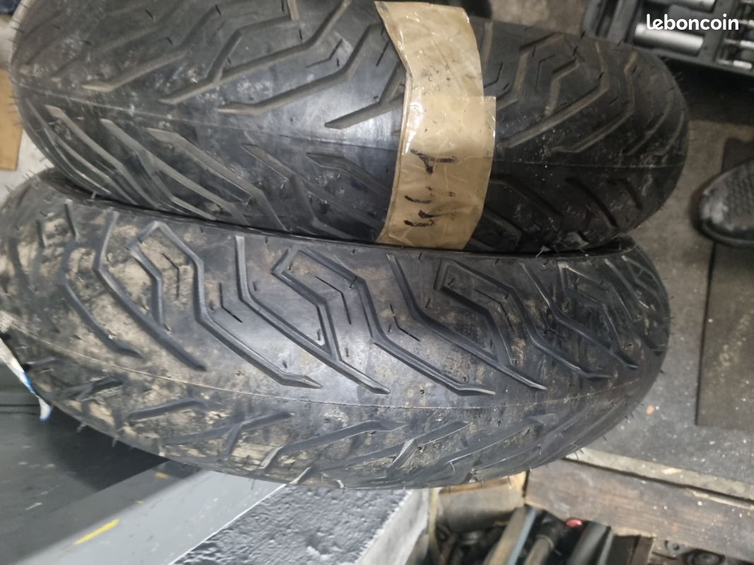 Pneu moto140 70 16 michelin neuf pour honda sh 300 Équipement moto