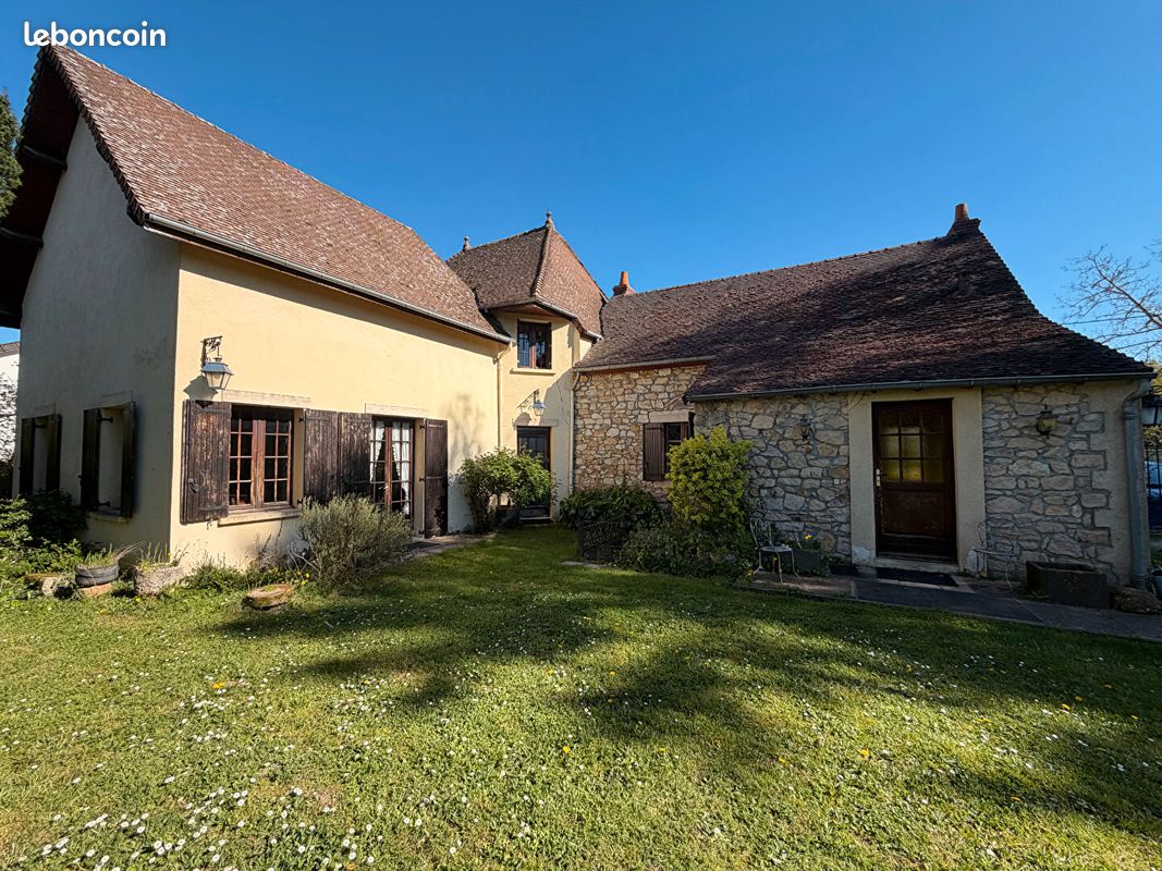 Maison 6 pièces 209 m² · à Montvicq · 209 m² · 184 500 €