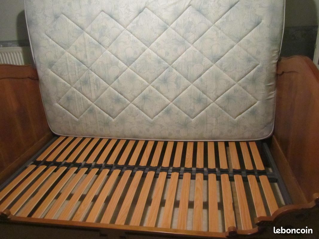Lit de coin en bois avec sommier et matelas (image 2)