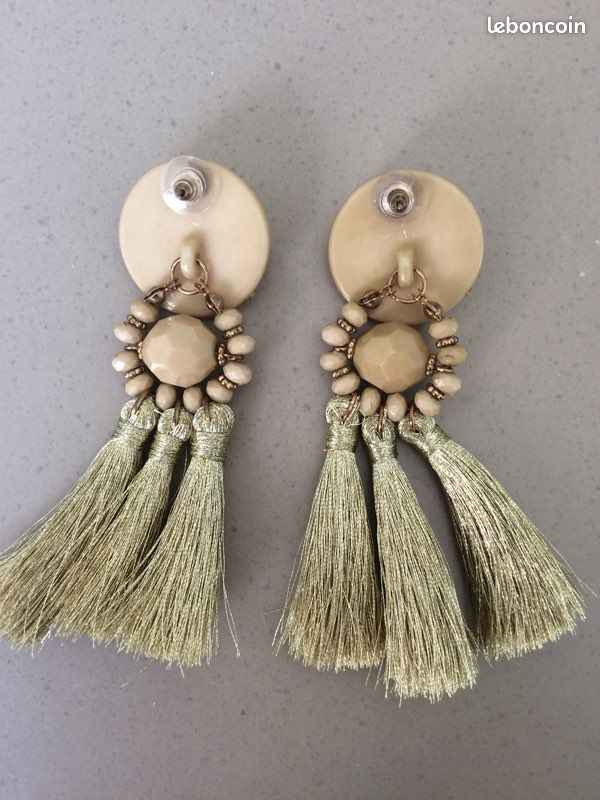 Boucles d’oreilles pompons doré (image 2)