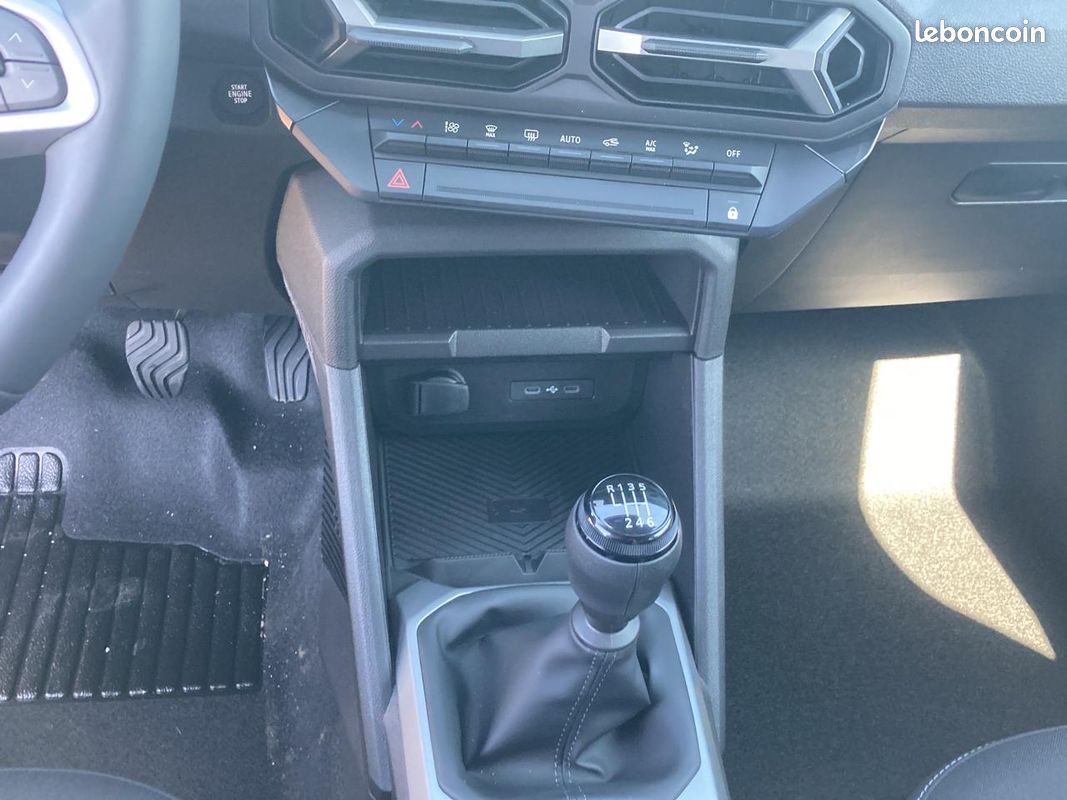 DACIA DUSTER 1.2 mild hybrid 140 journey (image 19)