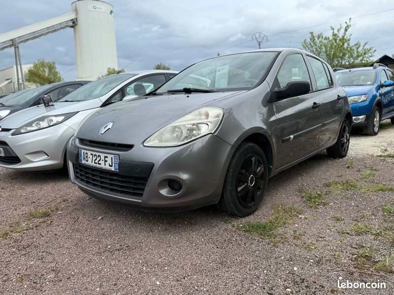 Renault clio iii 1,5 dci eco2 authentique (image 1)