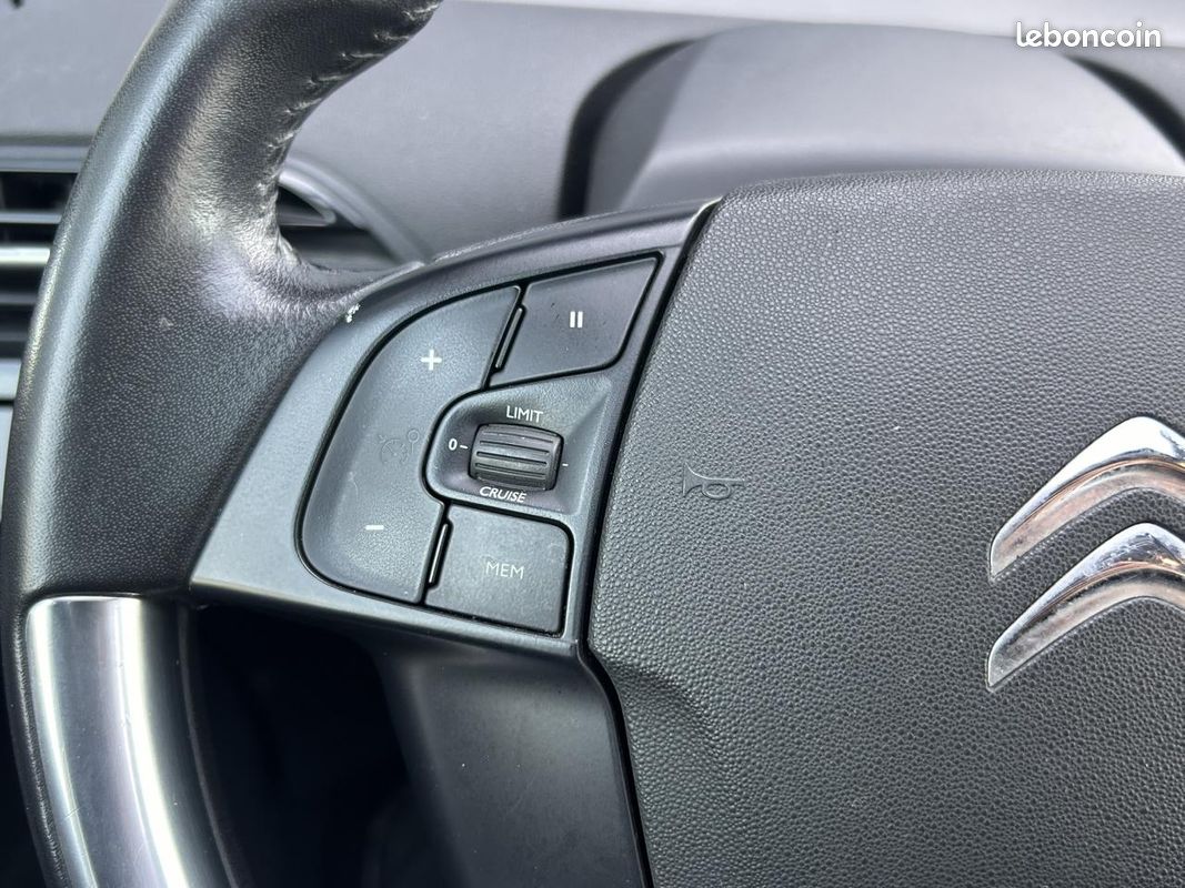 CITROEN C4 SPACETOURER 1.5 BlueHDi 130 Feel avec Caméra, GPS et Carte mains libres (image 22)