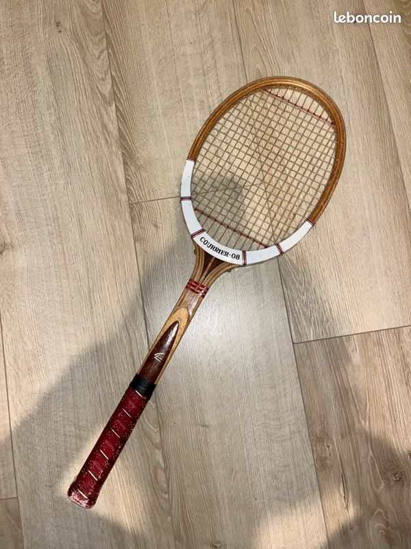 Objets des années 70 de collection sur le tennis