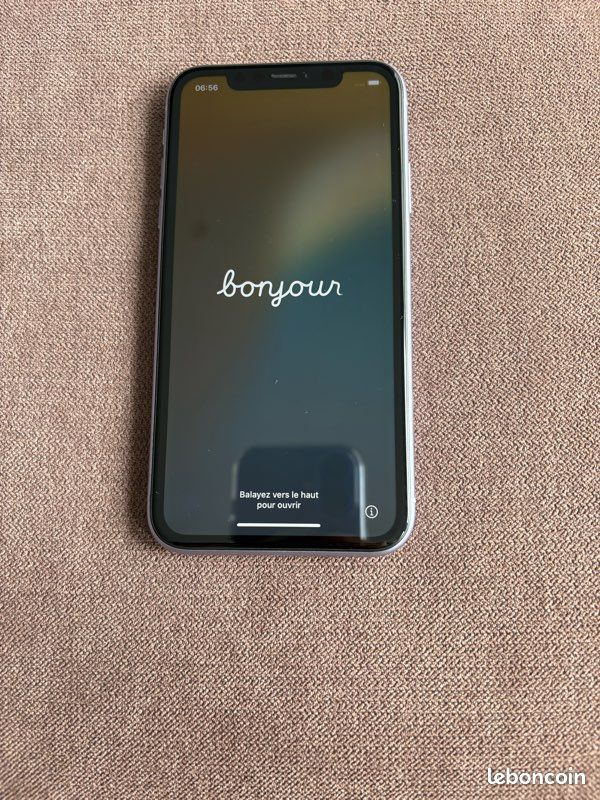 IPhone 11 violet - 128 Go et ses accessoires (image 2)