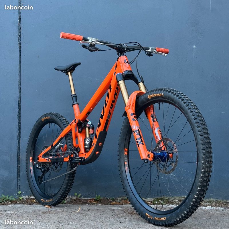 PIVOT Firebird Pro XT/XTR Air Orange 2022 VTT Enduro Carbone Vélos