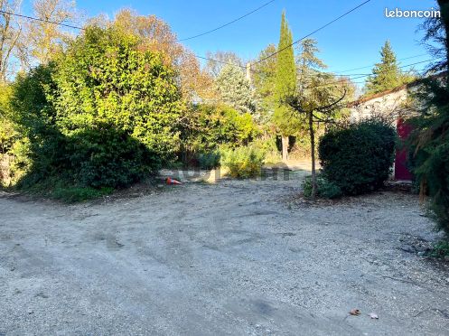 Terrain 372 m² · à Saint-Étienne-du-Grès · 372 m² · 125 000 €