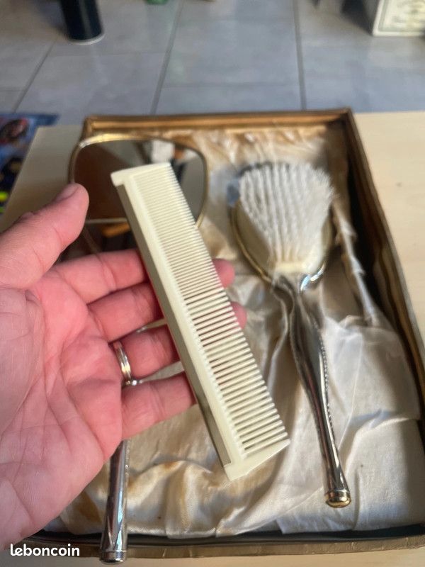 Promo Lot De 6 Brosses Pro chez Quéguiner