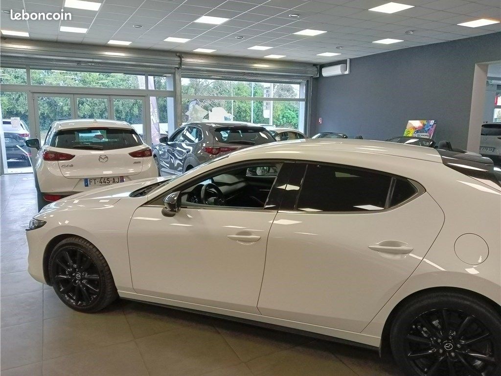 Mazda 3 IV 5 PORTES 2022 2.0L E-SKYACTIV-X M HYBRID 186 CH BVM6 Homura (image 3)