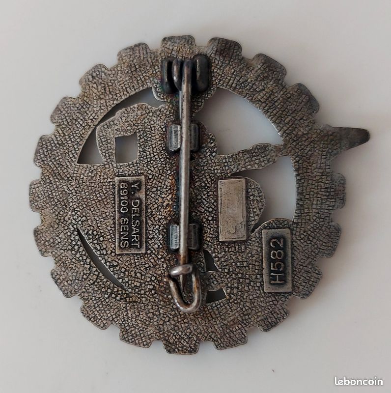Insigne pucelle militaire du 1er Régiment du Train (image 2)