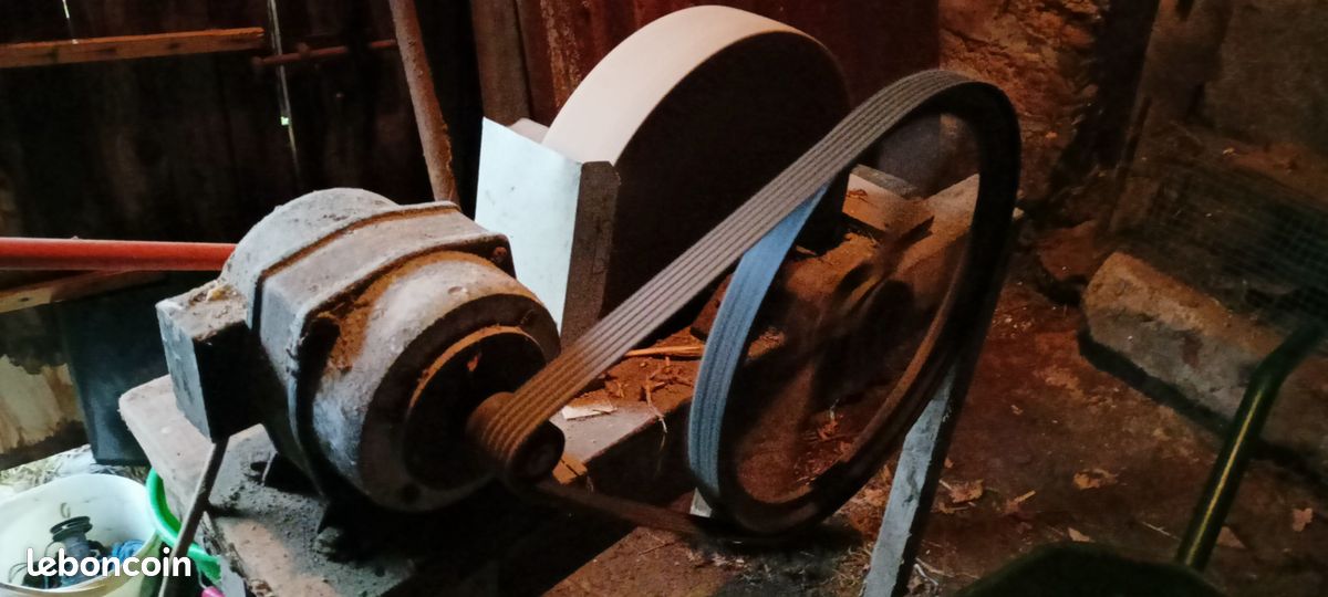 Meule à eau motorisée (image 2)