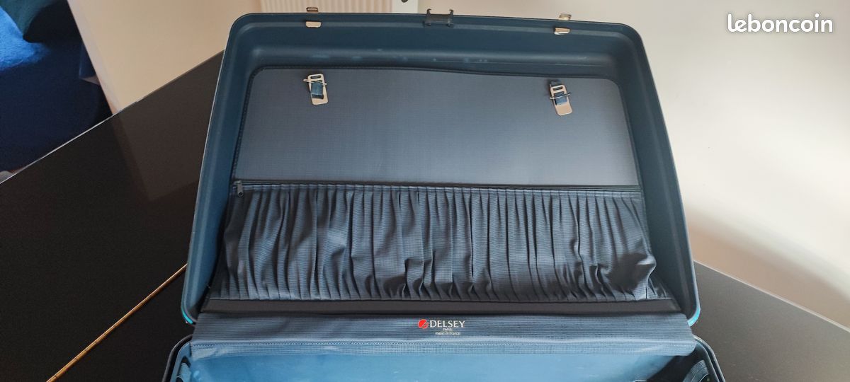 Valise Delsey Club rigide et Vanity assorti (image 3)