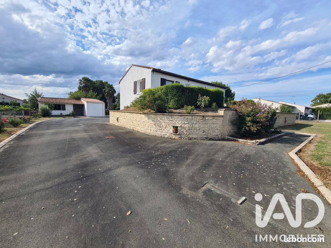 Maison 6 pièces 120 m² · à Saint-Georges-des-Coteaux · 120 m² · 253 000 €