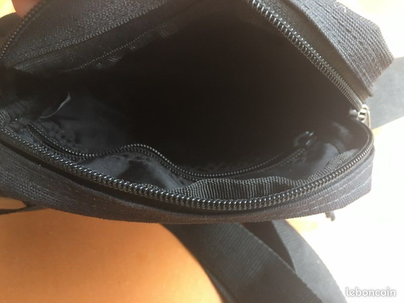 Sacoche Eastpak noir (image 3)