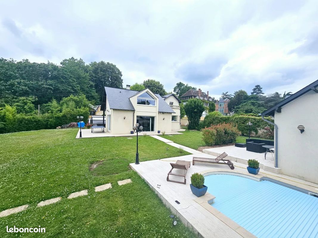 Maison 8 pièces 255 m² · à Rueil-Malmaison · 255 m² · 1 900 000 €