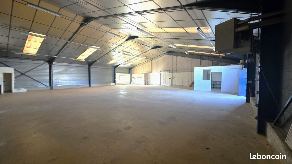 Local commercial 2 pièces 400 m² · à Allex · 400 m² · 220 000 €
