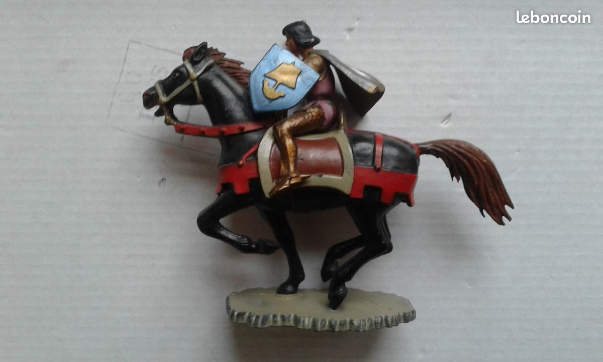 Soldat Figurine Starlux Moyen-Age : archer à genoux, en pantalon rouge - Jeux & Jouets