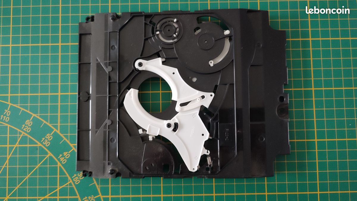 Plasturgie n°1 laser kem-41000a pièce détachée console de jeux