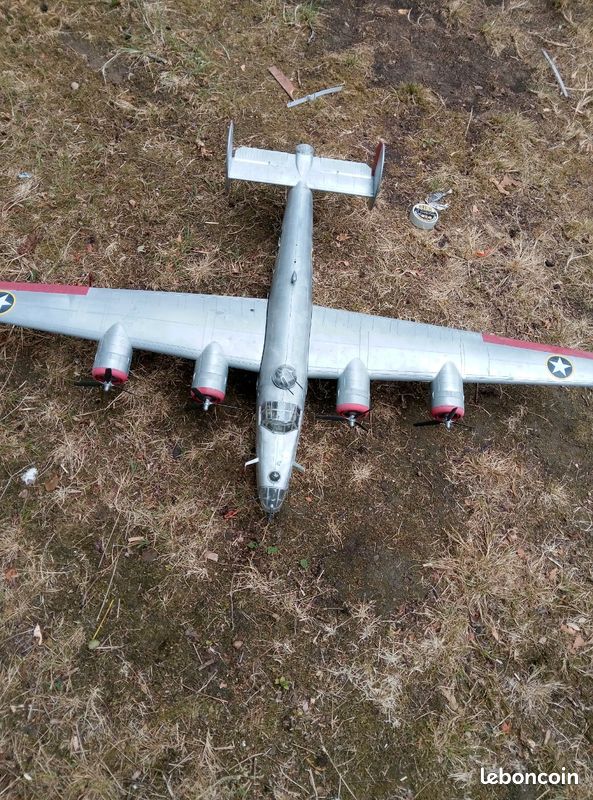 Avions & hélicoptères - BOMBARDIER & GEANT DU CIEL - B-26 MARAUDER